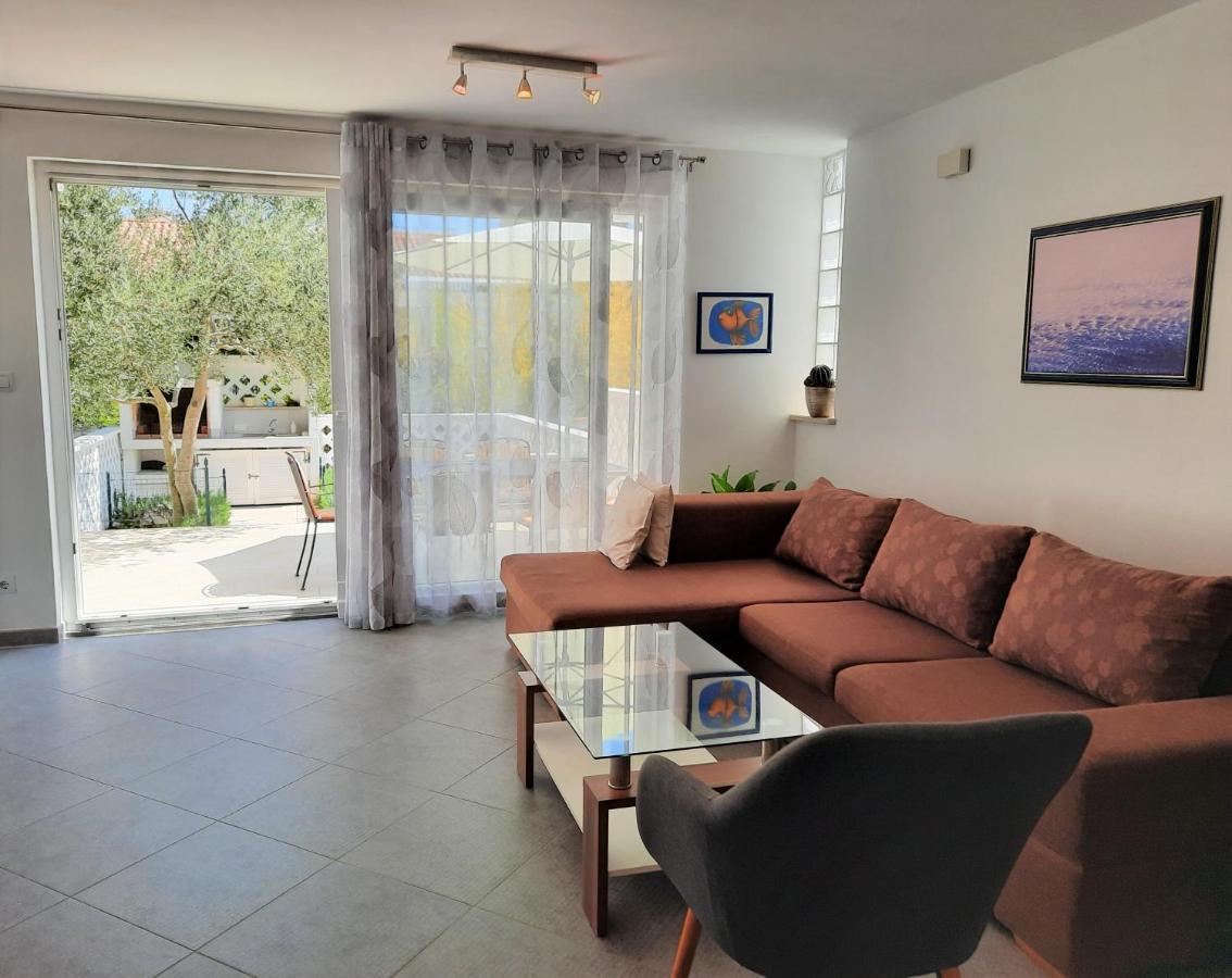 Apartment Mato Barbariga Exterior photo