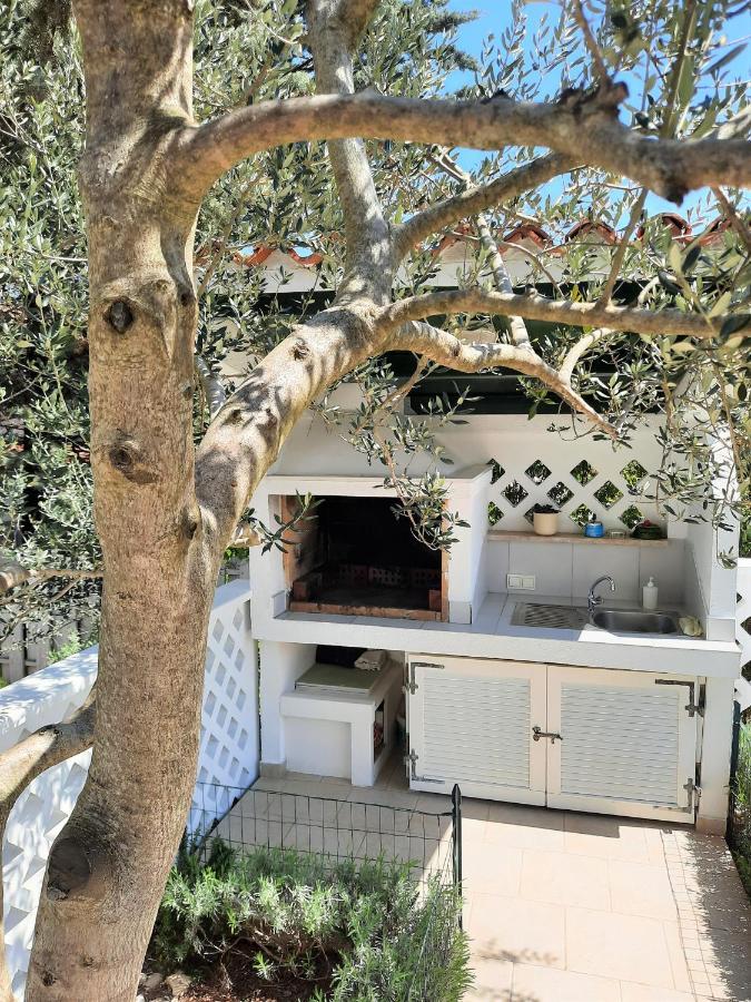 Apartment Mato Barbariga Exterior photo